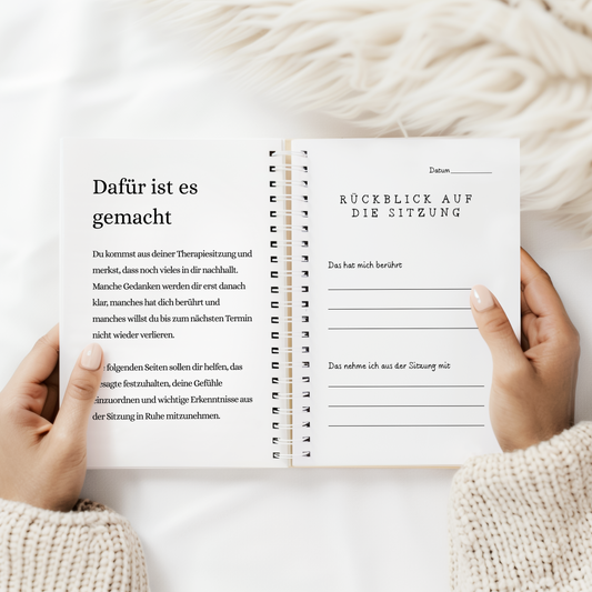 Geöffnetes Reflexionsjournal nach der Therapiesitzung mit Einleitung und Seite „Rückblick auf die Sitzung“ für Notizen.